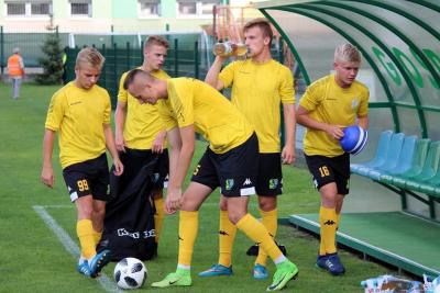 Eryk Galara (z numerem 16 na spodenkach) będzie testowany przez Górnik Zabrze. (fot. Radosław Kuśmierz)