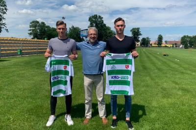 Kacper Wiatrak oraz Adrian Nowosadko będą grać w Orlętach Radzyń Podlaski. (fot. Orlęta)