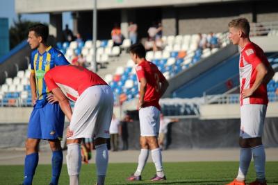 Resovia (biało-czerwone stroje) tylko zremisowała z Elaną Toruń (fot. Radosław Kuśmierz / archiwum)