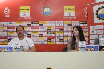 Dariusz Marzec dziękuje wszystkim, którzy przyczynili się do awansu PGE FKS Stali Mielec do Ekstraklasy. (fot. Stal Mielec)