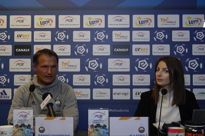 Dariusz Skrzypczak nie ukrywał radości po zwycięstwie nad Piastem Gliwice. (fot. Stal Mielec)