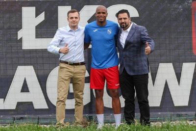 Amarildo Balotelli będzie trenował z Koroną Kielce. (fot. ŁKS Łagów)