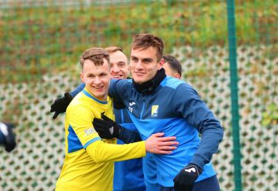 Bartosz Mroczek (na zdjęciu, z lewej) w rundzie wiosennej nie będzie występował w Avii Świdnik (fot. Avia Świdnik)