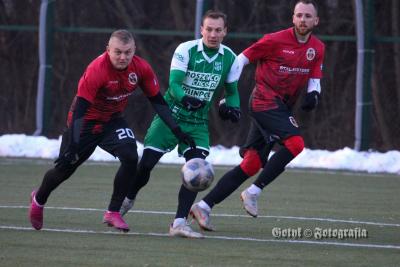Sebastian Fedan (na zdjęciu, w środku) przedłużył umowę z Wisłoką Dębica (fot. Gotyk/Wisłoka Dębica)