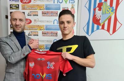 Mateusz Stańczyk (na zdjęciu, z prawej) został wypożyczony do Wisły Sandomierz (fot. Wisła Sandomierz)