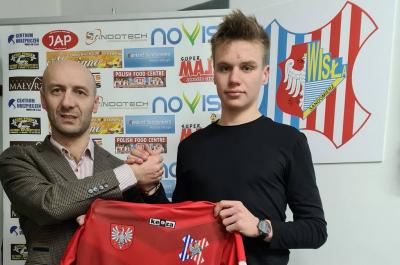 Mateusz Chmielowiec (na zdjęciu, z prawej) został wypożyczony do Wisły Sandomierz (fot. Wisła Sandomierz)