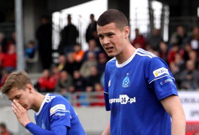 Łukasz Wiech (na zdjęciu, z prawej) został wypożyczony do Wisły Puławy (fot. Radosław Kuśmierz)