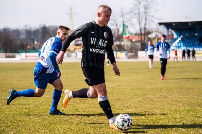 Karpaty (czarne stroje) ograły Błękitnych w meczu towarzyskim (fot. Konrad Kwolek)