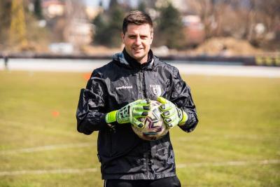 Piotr Hajduk wiosną będzie walczył o bluzę numer 1 w Karpatach Krosno (fot. Konrad Kwolek)
