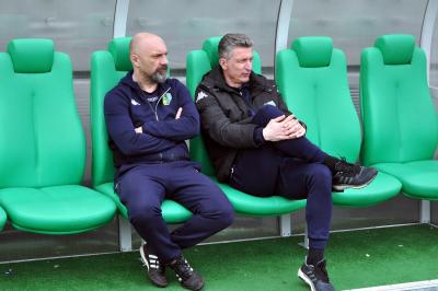 Sławomir Majak (na zdjęciu, z prawej) nie był zadowolony z postawy swoich podopiecznych (fot. Stal Stalowa Wola PSA)