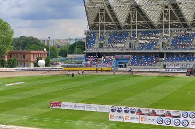 Trwają prace przy torze na stadionie przy ul. Hetmańskiej 69. (fot. własne)