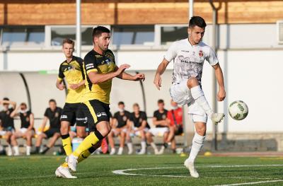 Piotr Łazarz (na zdjęciu z prawej) przebywa na testach w Sandecji Nowy Sącz (fot. Maciek Zubek/podhaleregion.pl)