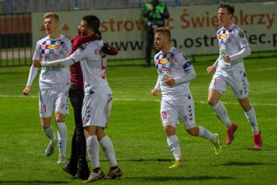Adam Ryczkowski (na zdjęciu, pierwszy z prawej) zostanie nowym zawodnikiem Górnika Zabrze (fot. Radosław Kuśmierz)