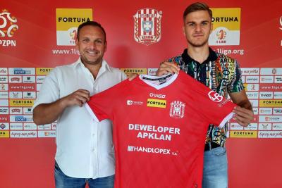 Marek Mróz (na zdjęciu z prawej) zasilił szeregi pierwszoligowej Apklan Resovii (fot. cwks-resovia.pl)