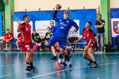 SPR Stal Mielec (w niebieskich strojach) pokonała KH Koprovice 27:24.