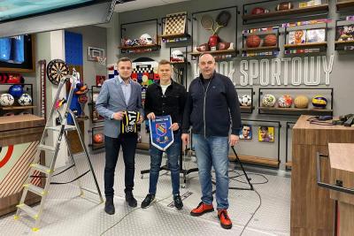 Wojciech Śmiech (po lewej) jest dyrektorem sportowym ŁKS-u Probudex Łagów. (fot. Kanał Sportowy)