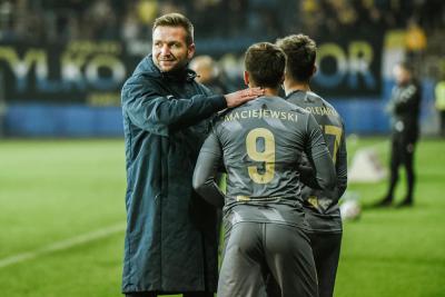 Trener Stali Rzeszów Daniel Myśliwiec (z lewej) w meczu z Pogonią Grodzisk Mazowiecki nie będzie mógł skorzystać z dziewięciu zawodników (fot. stalrzeszow.pl)