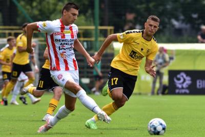 Oliver Podhorin (biało-czerwona koszulka) odchodzi z Apklan Resovii (fot. cwks-resovia.pl)