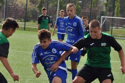 Kuba Stec - najwyższy na zdjęciu (fot. instagram.com/kamileksiembab/)