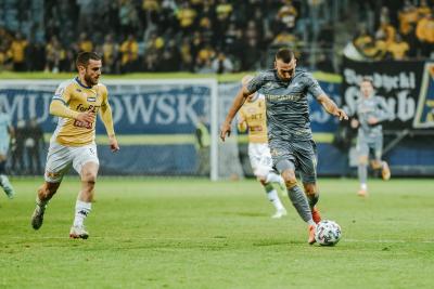 Tomasz Swędrowski (na zdjęciu, z lewej) został nowym zawodnikiem Ruchu Chorzów (fot. Stal Rzeszów)