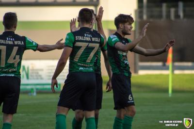 Maciej Wojtak (po prawej) ma oferty z aż czterech klubów. (fot. Stal Stalowa Wola)