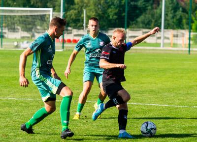 Rafał Nikody (na zdjęciu z prawej) jesienią zdobył dla Startu Rymanów aż 20 goli (fot. Start Rymanów)