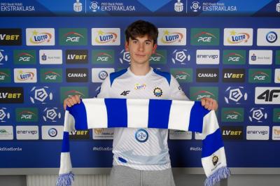 Konrad Guca związał się profesjonalną umową ze Stalą Mielec! (fot. Stal Mielec)