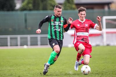 Mateusz Peda (na zdjęciu z prawej) przenosi się z Wisły Sandomierz do Korony Rzeszów.