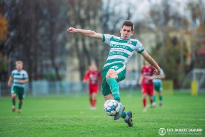 Izolator Boguchwała (biało-zielone stroje) zremisował ze Stalą Łańcut 3-3. Na zdjęciu Tomasz Nalepka (fot. Robert Skalski / archiwum)