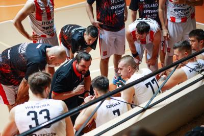Trener Łukasz Lewkowicz uważa, że resoviaków stać na doprowadzanie do trzeciego meczu z Pogonią Prudnik (fot. Agnieszka Majchrowicz)