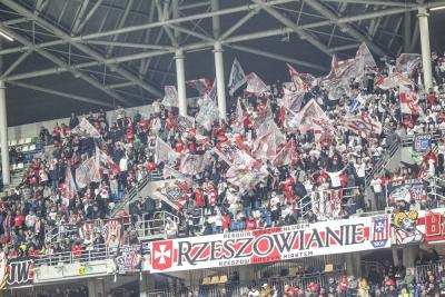 Kibice na meczu Apklan Resovia - Stal Rzeszów [ZDJĘCIA, KIBICE]