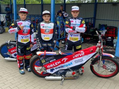 Szymon Kicman (po środku), Gabriel Kaczmarz (po lewej) i Adam Bożek (po prawej)