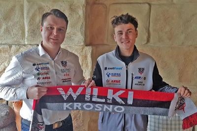 Patryk Wojdyło (po prawej) wraca do Cellfast Wilków Krosno! (fot. archiwum)