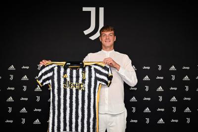 Patryk Mazur jest piłkarzem Juventusu od niespełna dwóch miesięcy. Mimo młodego wieku już trenuje z pierwszą drużyną.