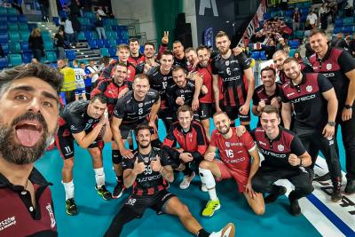 Asseco Resovia wygrała w Suwałkach 3-0, a chwllę później na swoim FB opublikowała właśnie to zdjęcie (fot. facebook.com/assecoresovia.sa)