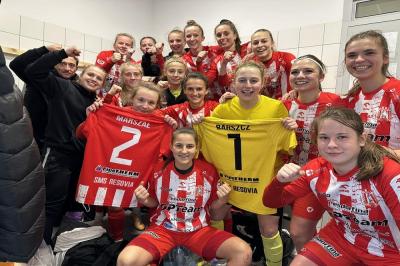 Piłkarki Resovii wracają z Poznania z punktami (https://www.facebook.com/Resovia.SekcjaKobiet)