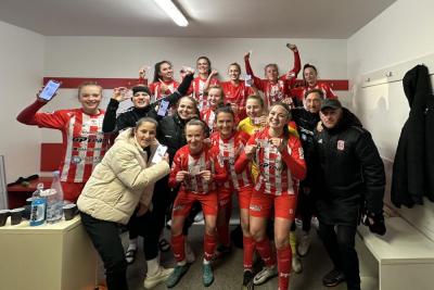 Piłkarki Resovii świętują awans do 1/8 finału Pucharu Polski (https://www.facebook.com/Resovia.SekcjaKobiet)