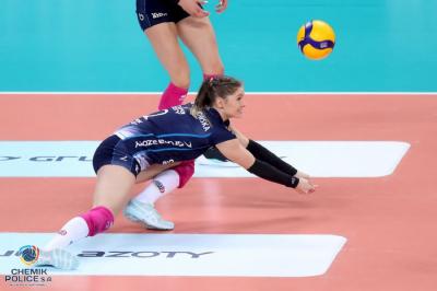 Martyna Grajber-Nowakowska z dobrej strony pokazała się w meczu przeciwko PGE Rysicom Rzeszów. https://www.chemik-police.com/