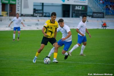 Karpaty Krosno znowu (biało-niebieskie stroje) powalczą o swoje pierwsze gole wiosną w Połańcu(https://www.facebook.com/KSKarpatyKrosno)