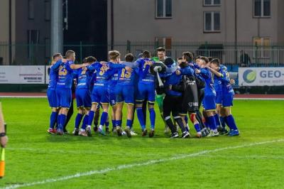 Po meczu z Błękitnymi piłkarze Ekoballu mieli kolejne powody do radości (Ekoball Stal Sanok/facebook)