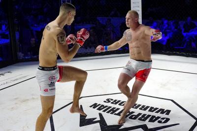 Łukasz Rysz (z prawej) zmierzy się z Wojciechem Wojtasikiem w walce wieczoru podczas sobotniej gali MMA Hegemon w Sanoku (fot. Anna Schiffer / Carpathian Warriors)