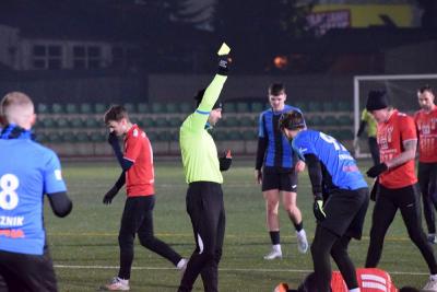 JKS Jarosław (niebieskie koszulki) rozegrał sparing z Orłem Przeworsk (fot. Dominik Budzowski / JKS Jarosław)