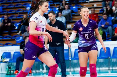Monika Fedusio (po lewej) po zaledwie jednym sezonie opuści Developres Rzeszów! (fot. Developres Rzeszów)