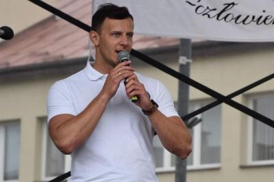 Sebastian Padiasek po latach rezygnuje z pracy na rzecz Sokoła Sieniawa. (fot. KWW Nasza Sieniawa)