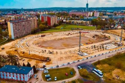 Podkarpackie Centrum Lekkiej Atletyki powstaje w miejscu wyburzonego stadionu Resovii (fot. Resovia TV)