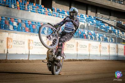 Na zdjęciu Tai Woffinden, na pierwszym treningu w Texom Stali Rzeszów. Jeszcze przed wypadkiem (fot. Jakub Malec)