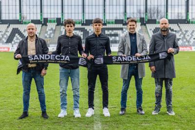 Dwóch piłkarzy z akademii podpisało profesjonalne kontrakty z Sandecją (fot. A. Maraś/ Sandecja Nowy Sącz)
