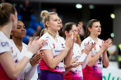 Aleksandra Dudek (na pierwszym planie) opuściła szeregi mistrzyń Polski. Fot. Monika Pliś/KS DevelopRes Rzeszów.