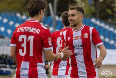 Mateusz Czyżycki (z prawej) będzie reprezentował barwy Resovii w kolejnym sezonie (fot. P. Golonka/ Resovia)