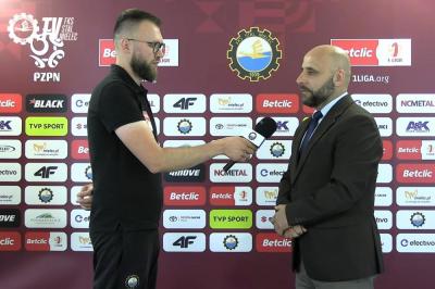 Prezes Stali Mielec Jacek Cyganowski na zdjęciu z prawej. Obok Mateusz Prokopiak, rzecznik prasowy klub (fot. stalmielec.com)